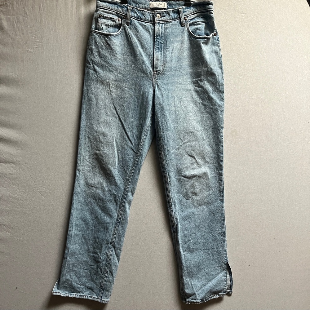 Abercrombie & Fitch 90s Straight Ultra High Rise Jeans Size 31 / 12